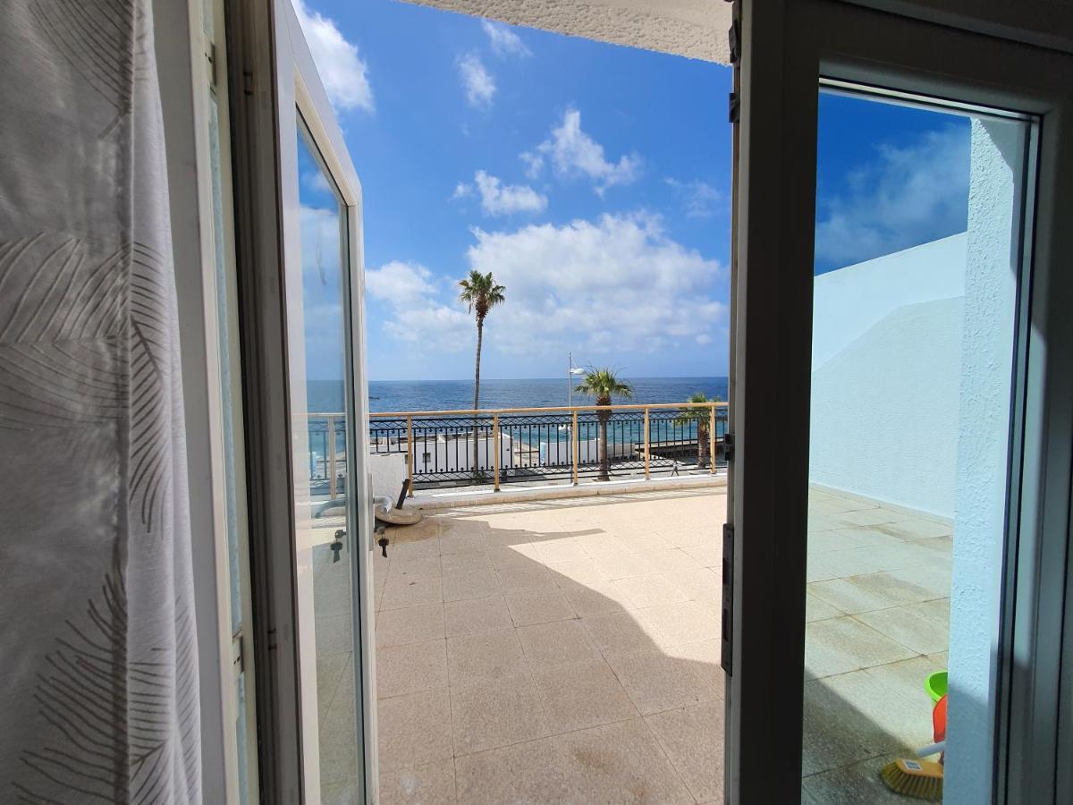 Poseidon 51 - Beachfront Two Bedroom Apartment Πάφος Εξωτερικό φωτογραφία