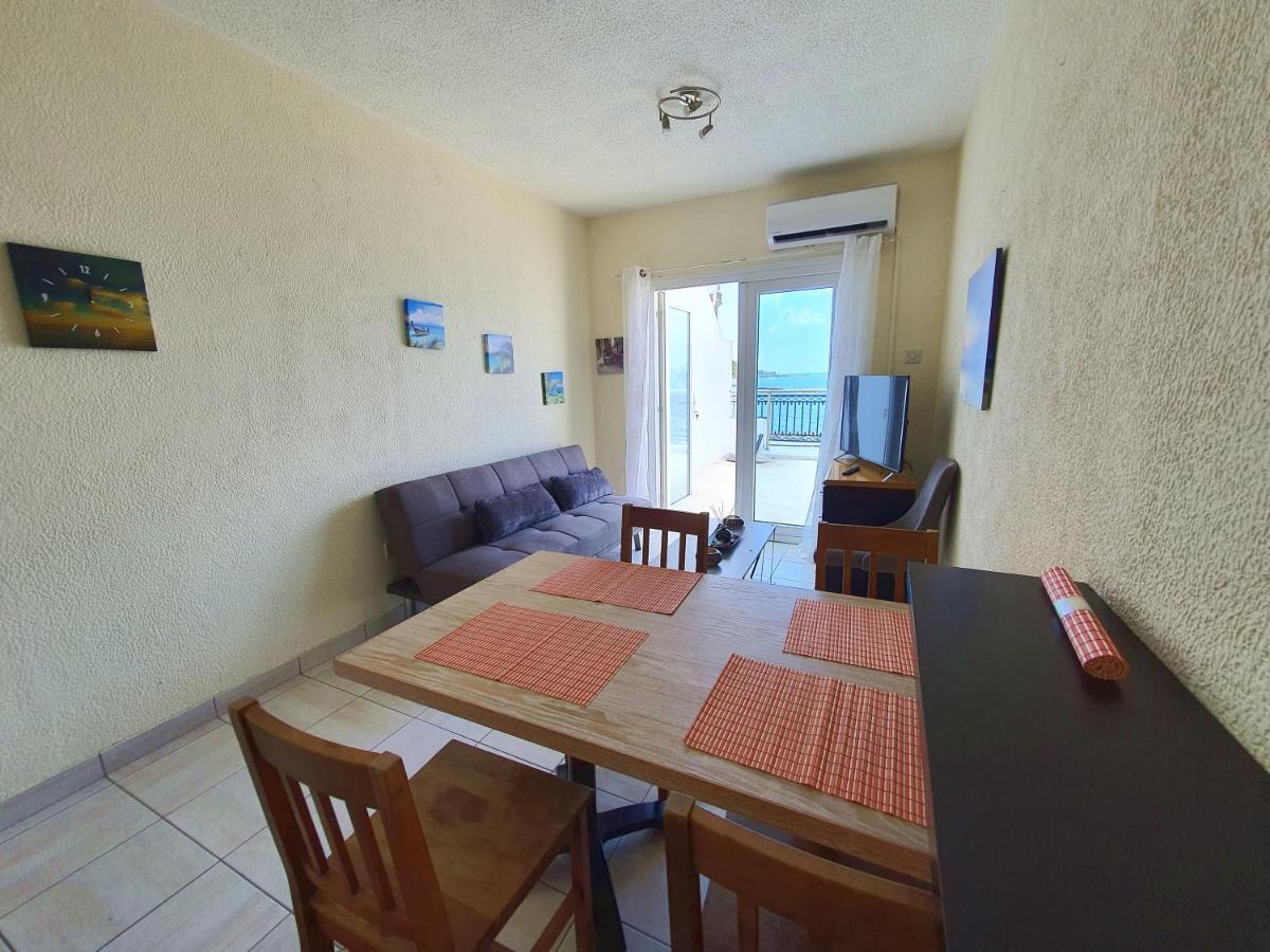 Poseidon 51 - Beachfront Two Bedroom Apartment Πάφος Εξωτερικό φωτογραφία