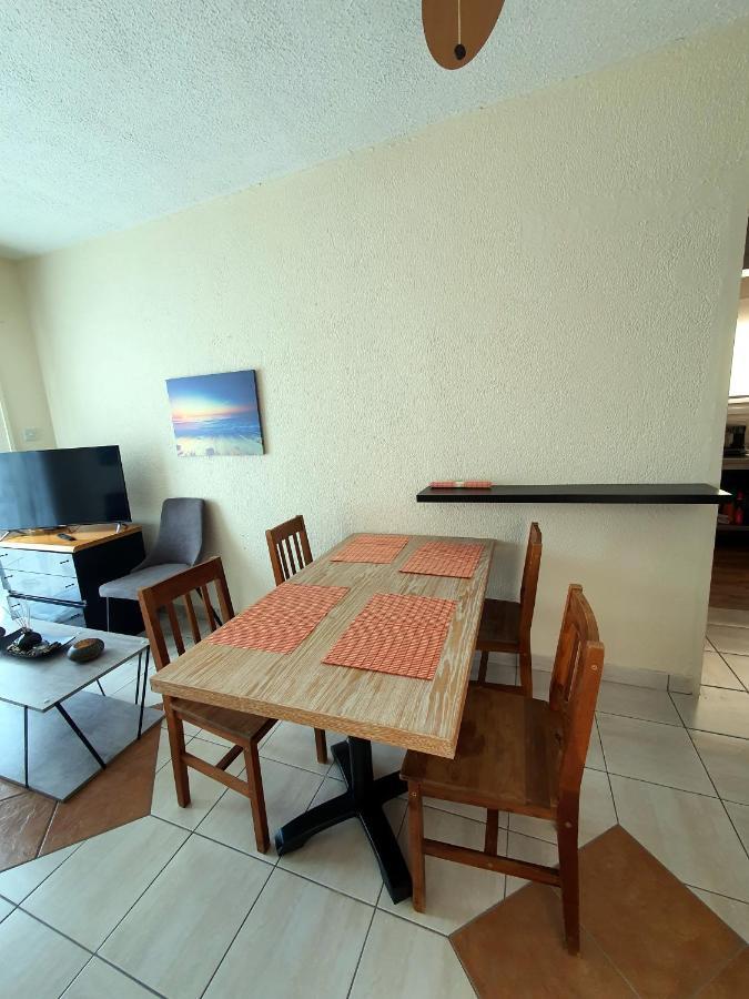 Poseidon 51 - Beachfront Two Bedroom Apartment Πάφος Εξωτερικό φωτογραφία