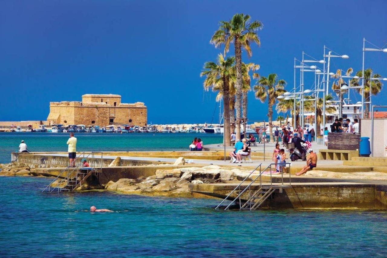 Poseidon 51 - Beachfront Two Bedroom Apartment Πάφος Εξωτερικό φωτογραφία
