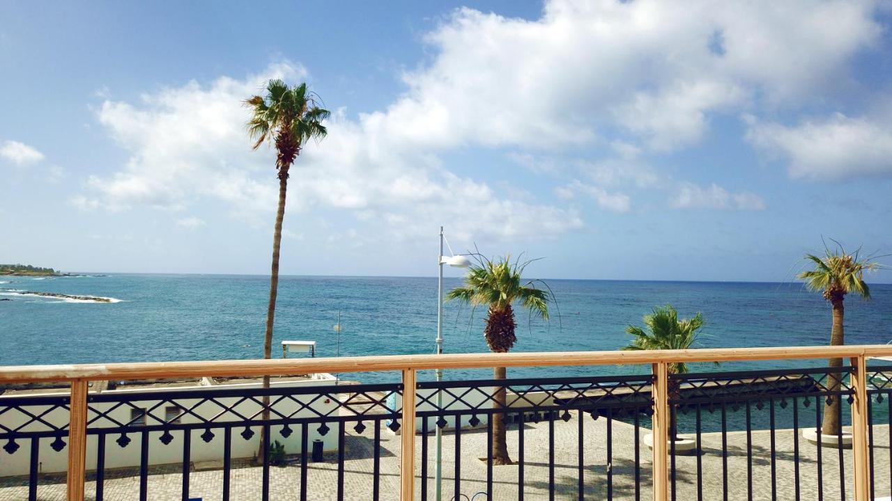 Poseidon 51 - Beachfront Two Bedroom Apartment Πάφος Εξωτερικό φωτογραφία