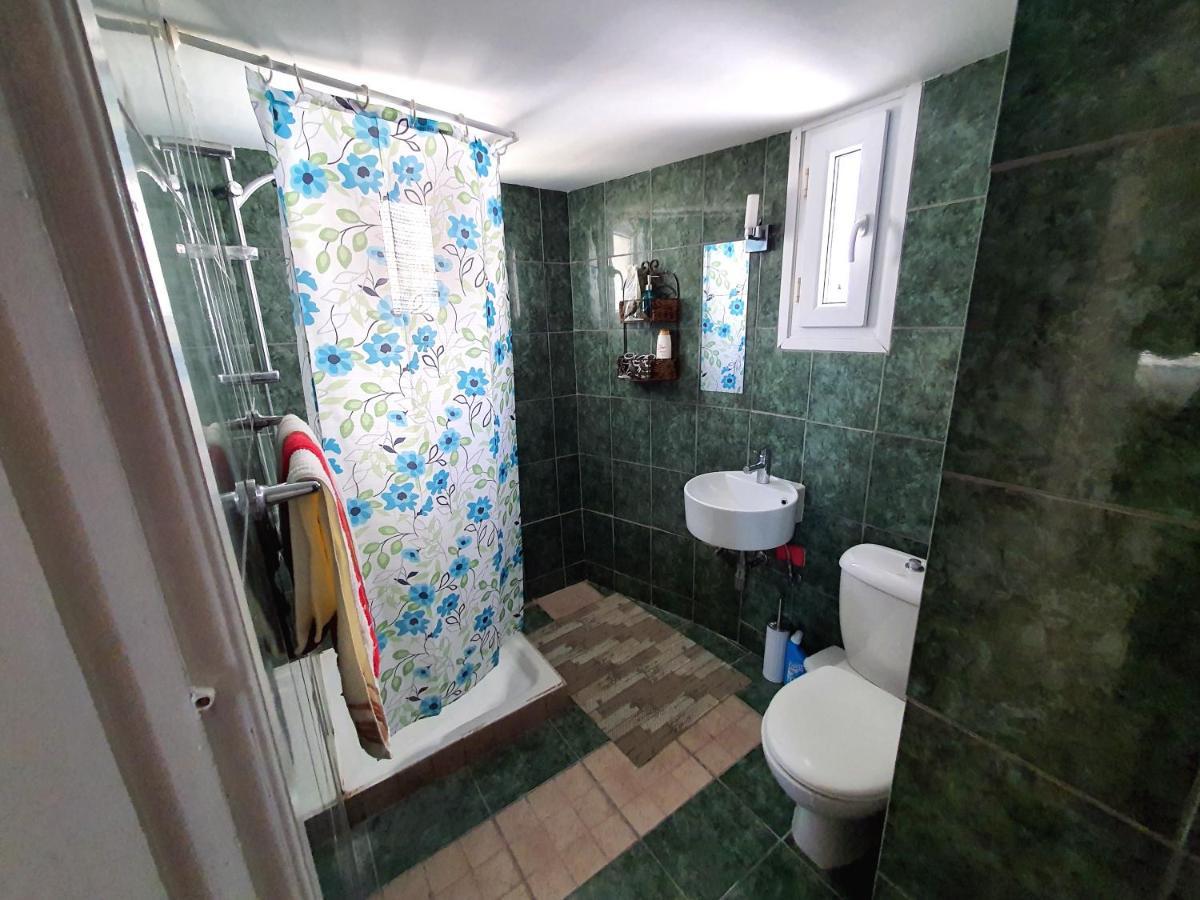 Poseidon 51 - Beachfront Two Bedroom Apartment Πάφος Εξωτερικό φωτογραφία