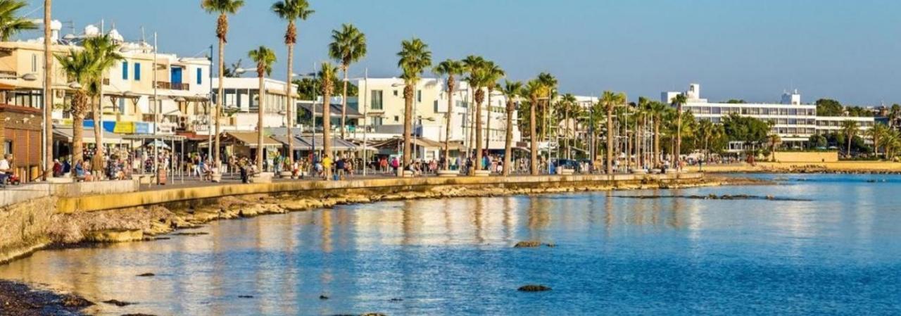 Poseidon 51 - Beachfront Two Bedroom Apartment Πάφος Εξωτερικό φωτογραφία