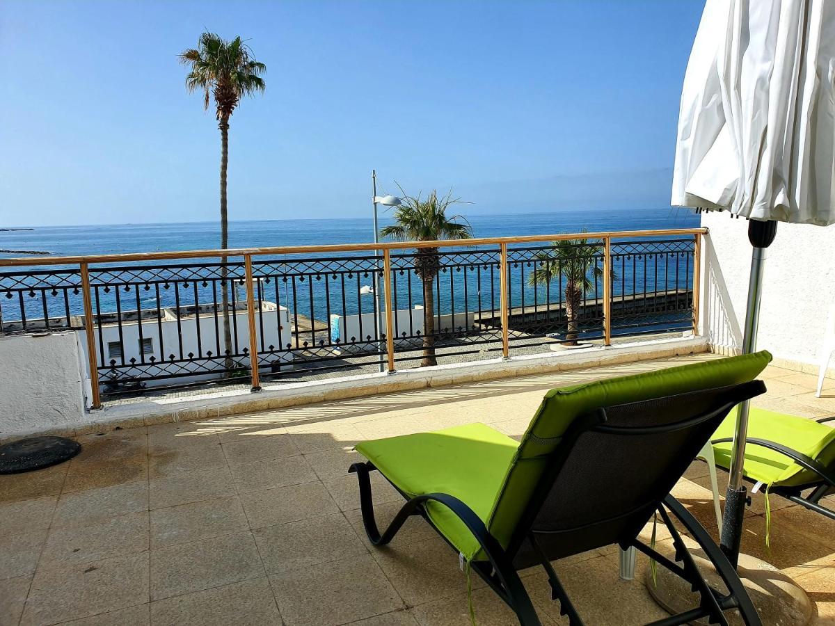 Poseidon 51 - Beachfront Two Bedroom Apartment Πάφος Εξωτερικό φωτογραφία